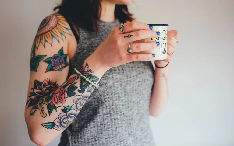 Read more about the article WHAT YOU SHOULD KNOW ABOUT COLOUR TATTOO LASER REMOVAL